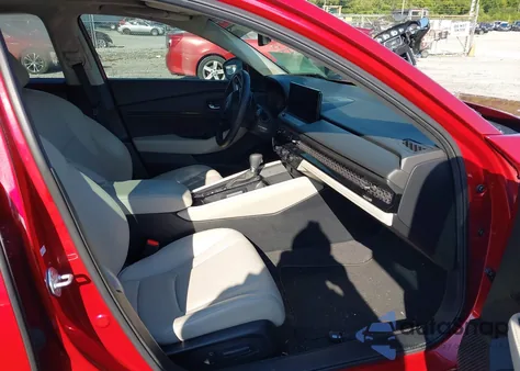 2024 Honda Accord Hybrid Touring z USA, uszkodzony, nr VIN 1HGCY2F80RA045415